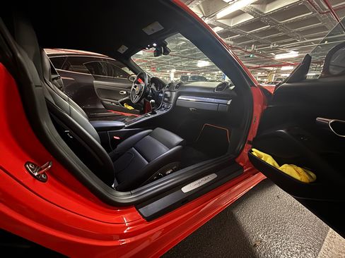 Used 2022 Porsche 718 Cayman Coupe 2D image 16