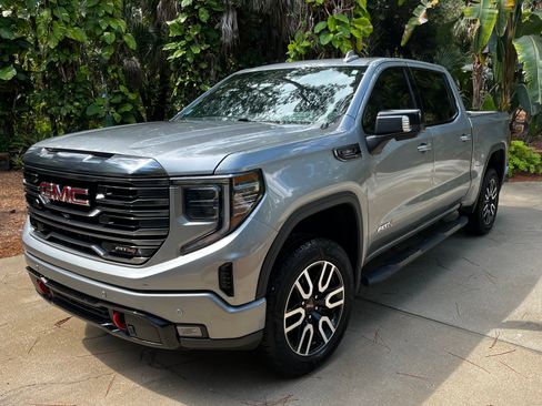 Used 2023 GMC Sierra 1500 AT4 w/ Technology Package AWD/4WD image 1