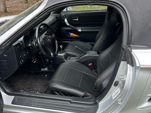 Used 2003 Toyota MR2 image 2