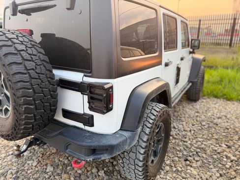 Used 2017 Jeep Wrangler Unlimited Rubicon AWD/4WD image 14