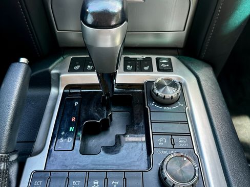 Used 2016 Toyota Land Cruiser image 10