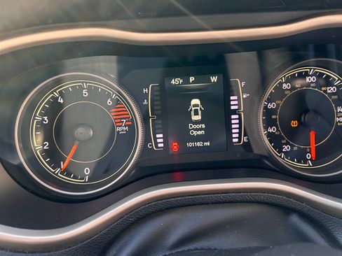 Used 2017 Jeep Cherokee Sport w/ Cold Weather Group image 4