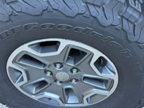 Used 2015 Jeep Wrangler Unlimited Rubicon w/ Connectivity Group AWD/4WD image 13