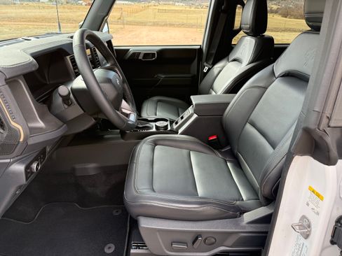 Used 2025 Ford Bronco Badlands image 15