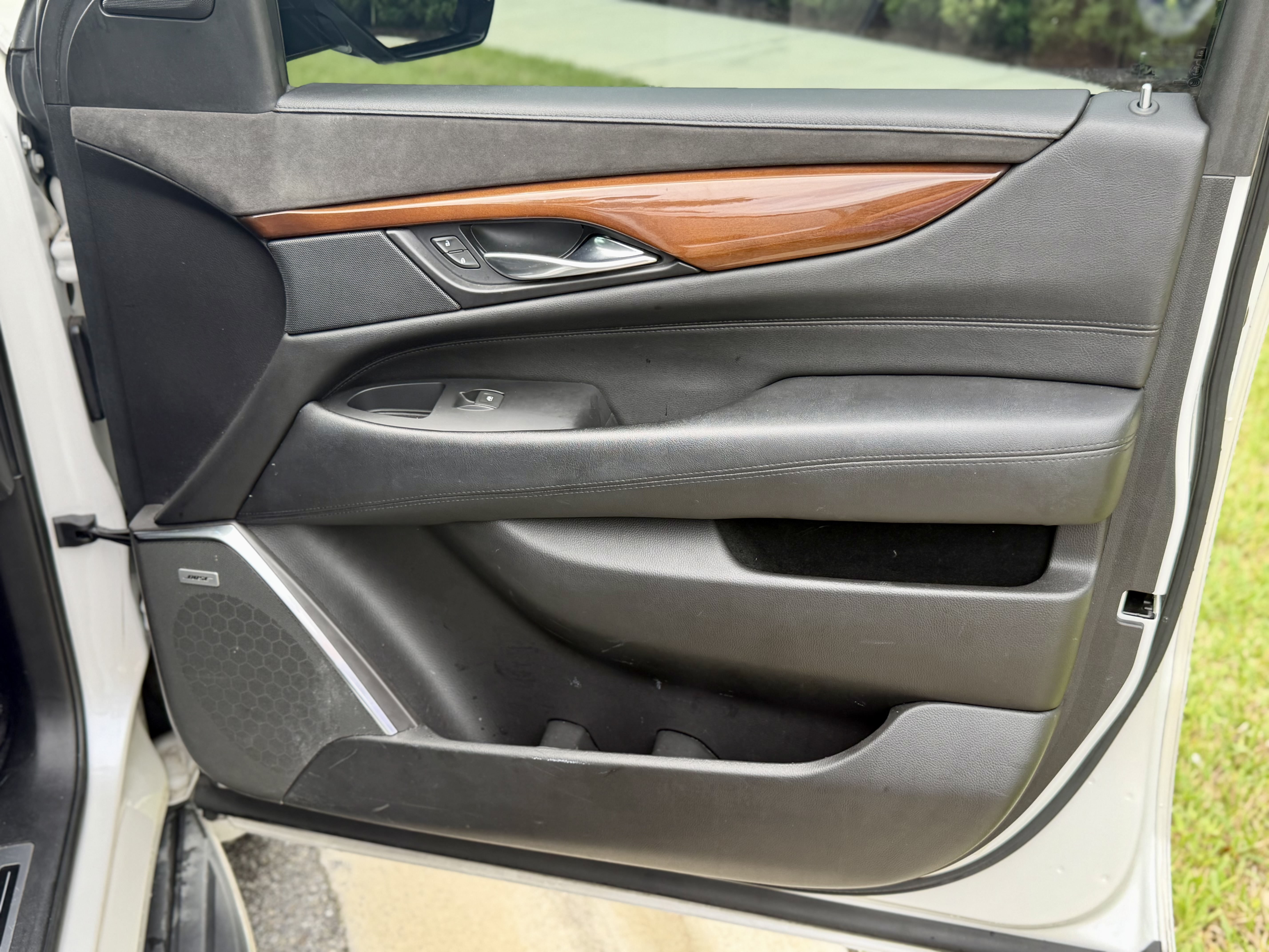 Used 2018 Cadillac Escalade ESV Luxury RWD image 28