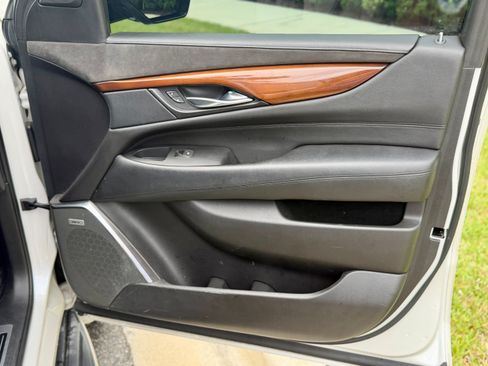 Used 2018 Cadillac Escalade ESV Luxury RWD image 28
