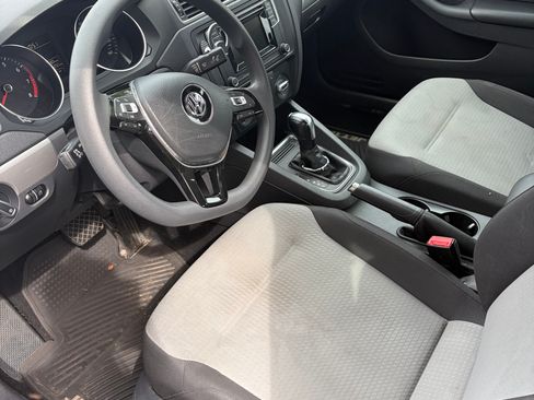 Used 2017 Volkswagen Jetta S w/ Jetta S Cold Weather Package FWD image 8