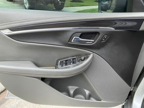 Used 2014 Chevrolet Impala LT w/ Convenience Package image 13