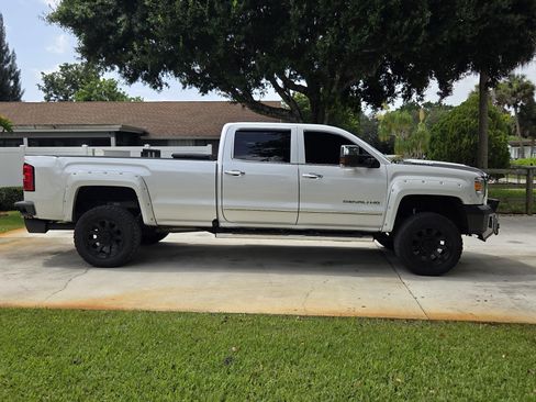 Used 2019 GMC Sierra 3500 Denali w/ Duramax Plus Package AWD/4WD image 26