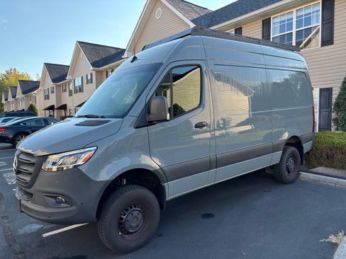 Used 2024 Mercedes-Benz Sprinter 2500 image 1