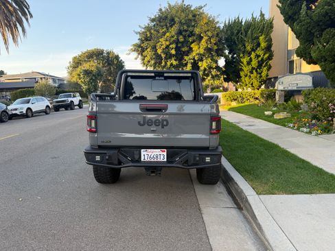 Used 2021 Jeep Gladiator Sport image 16