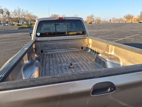 Used 2006 Ford F350 Lariat image 14