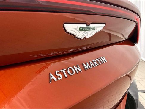 Used 2019 Aston Martin V8 Vantage Coupe 2D image 21
