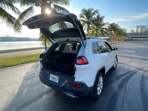 Used 2015 Jeep Cherokee Limited w/ Luxury Group image 6