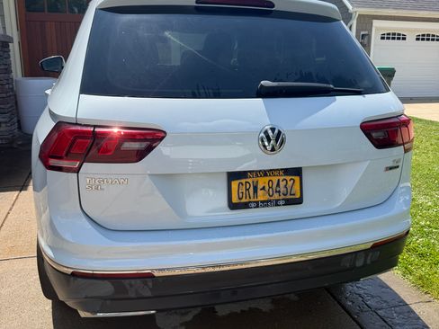 Used 2018 Volkswagen Tiguan SEL AWD/4WD image 8