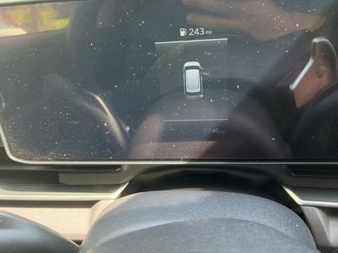 Used 2025 Kia Carnival EX FWD image 10