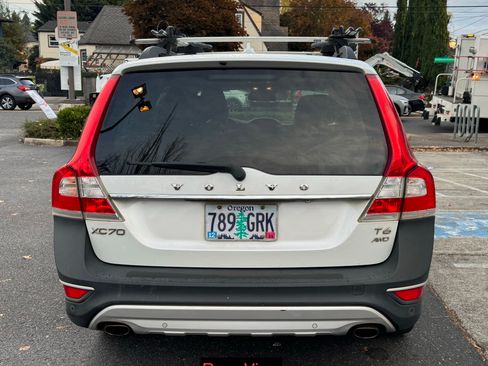 Used 2014 Volvo XC70 T6 image 2