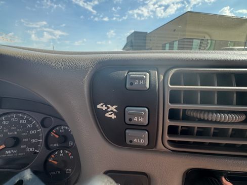 Used 2004 Chevrolet Blazer LS w/ Preferred Equipment Group image 12