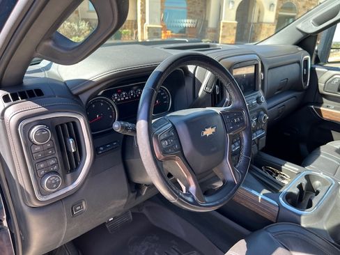 Used 2022 Chevrolet Silverado 3500 High Country w/ Technology Package image 17