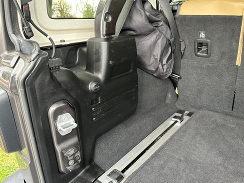 Used 2019 Jeep Wrangler Unlimited Sahara image 26