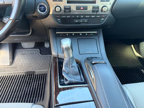 Used 2017 Lexus ES 300h image 16