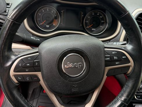 Used 2015 Jeep Cherokee Latitude w/ Cold Weather Group FWD image 14
