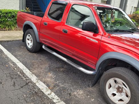 Used 2004 Toyota Tacoma PreRunner image 1