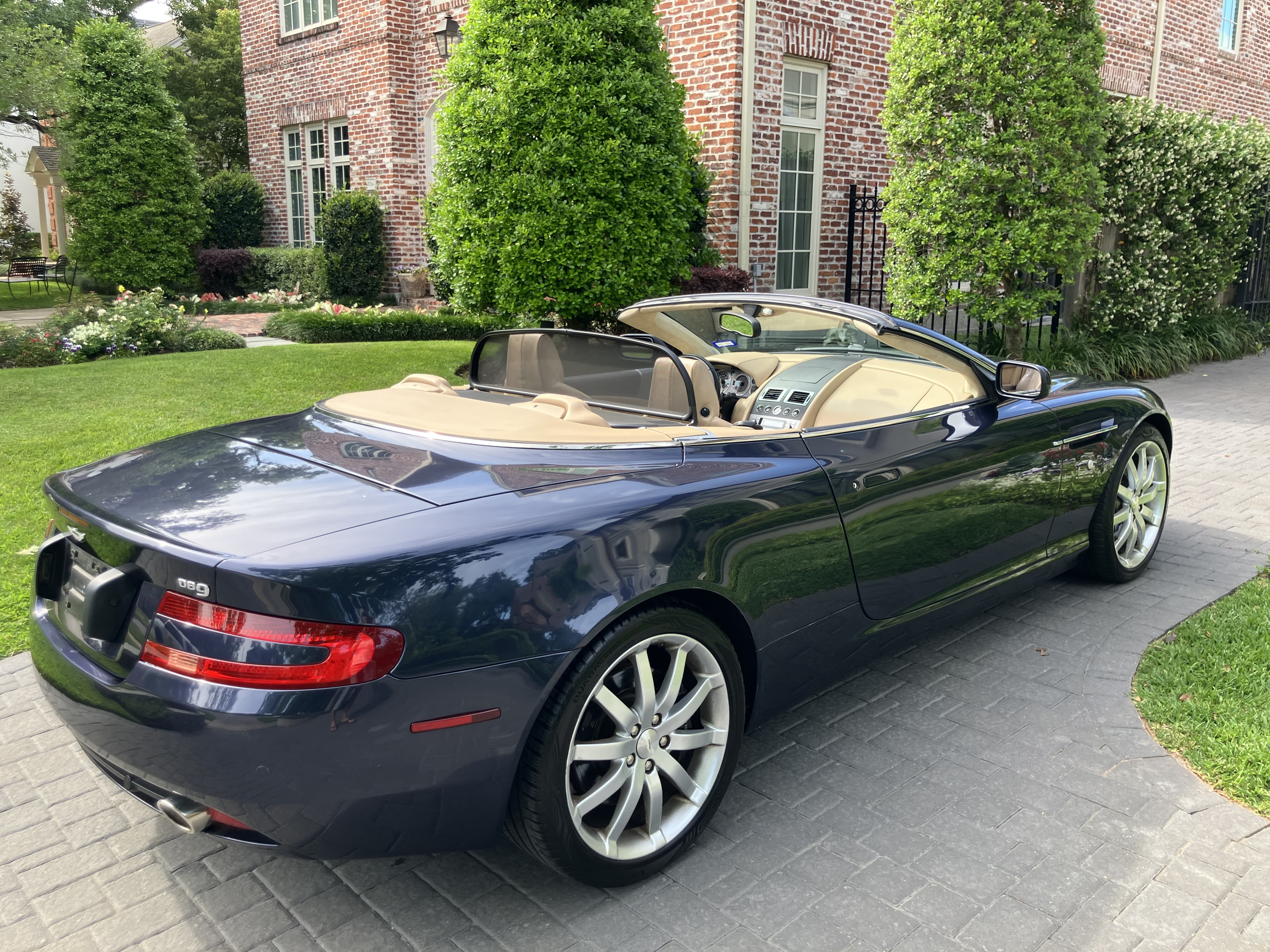 Used 2007 Aston Martin DB9 Volante RWD image 6