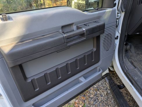 Used 2011 Ford F250 XL w/ PWR Equipment Group image 10