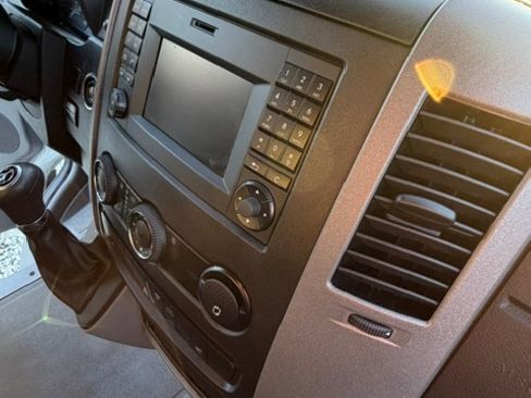 Used 2018 Mercedes-Benz Sprinter 2500 image 15