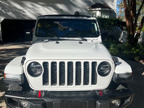 Used 2020 Jeep Gladiator Overland image 4
