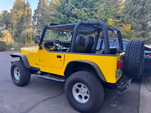 Used 1993 Jeep Wrangler 4WD image 1