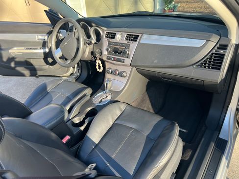 Used 2010 Chrysler Sebring Touring w/ Special Touring Group image 9