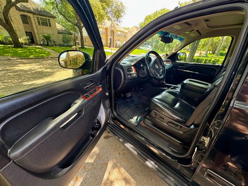 Used 2011 Chevrolet Tahoe LT AWD/4WD image 12