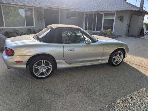 Used 2005 MAZDA MX-5 Miata LS w/ Sports Look Appearance Pkg image 6