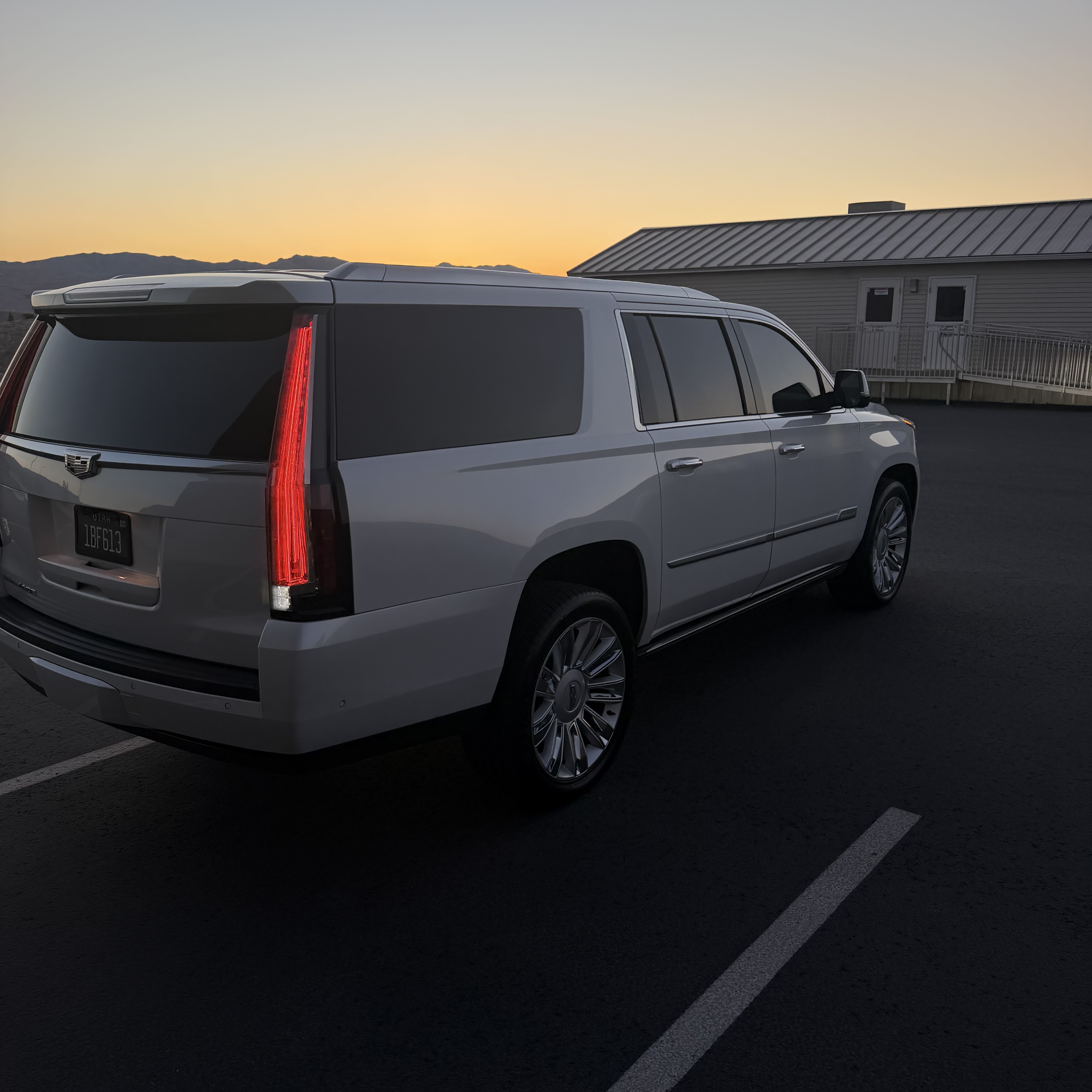 Used 2018 Cadillac Escalade ESV Platinum AWD/4WD image 6