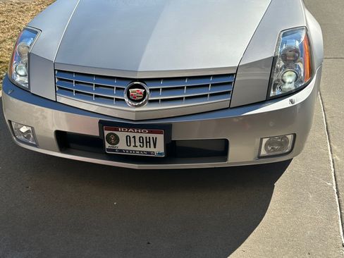 Used 2005 Cadillac XLR RWD image 2