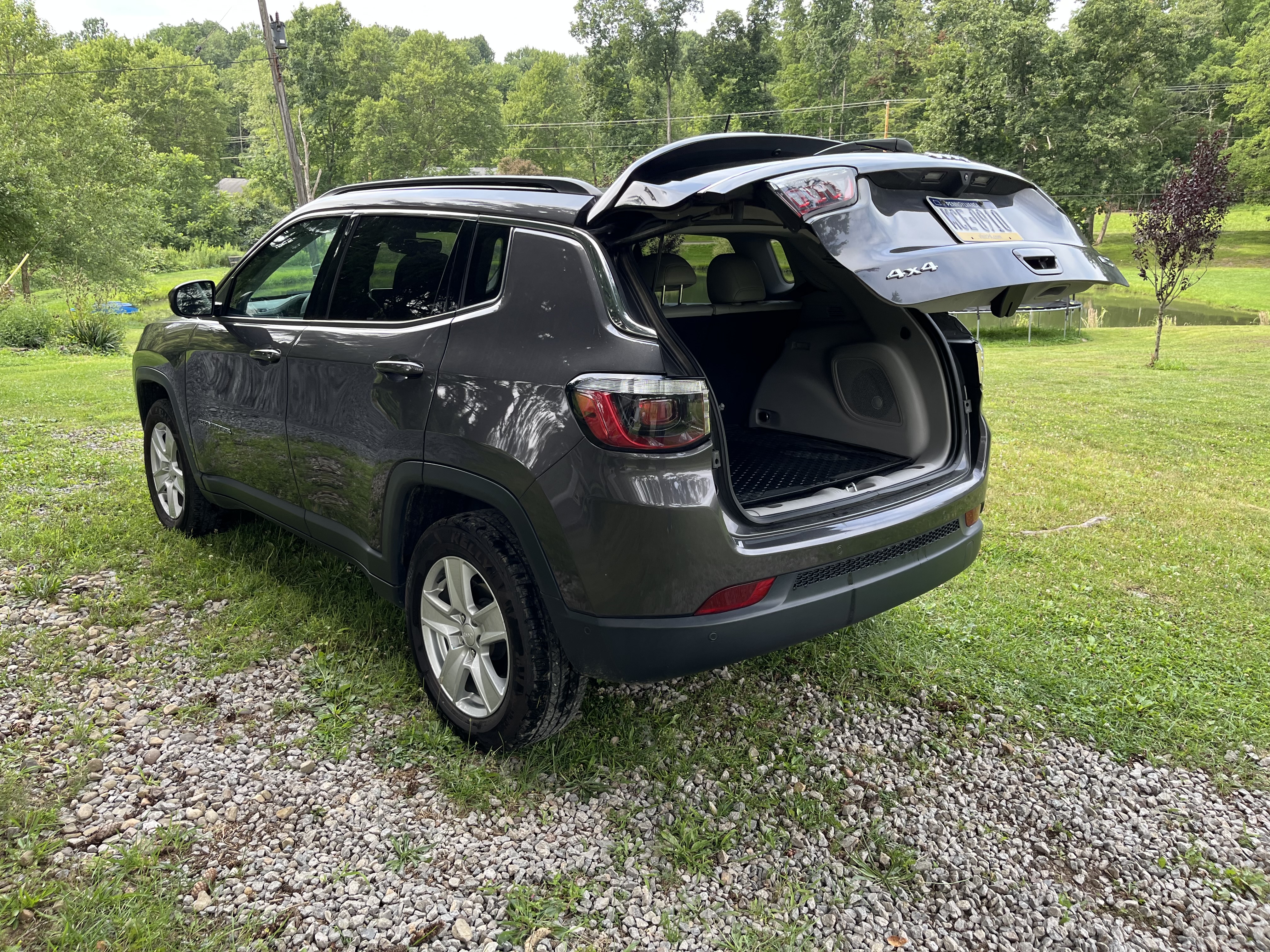 Used 2022 Jeep Compass Latitude w/ Sun and Sound Group AWD/4WD image 6