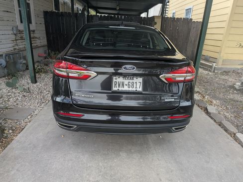 Used 2019 Ford Fusion Titanium image 10