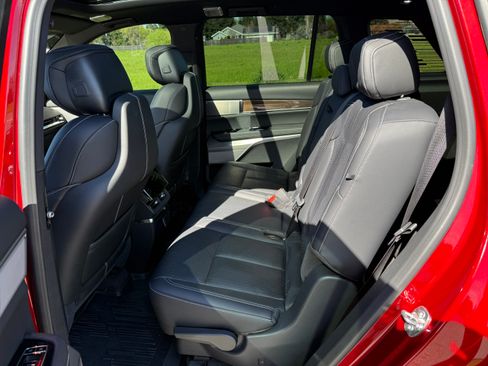 Used 2026 Cadillac Vistiq Sport image 9