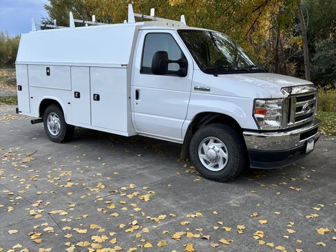 Used 2022 Ford E-350 and Econoline 350 Super Duty w/ Power Windows & Locks Group image 2
