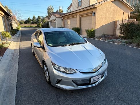 Used 2016 Chevrolet Volt LT image 4