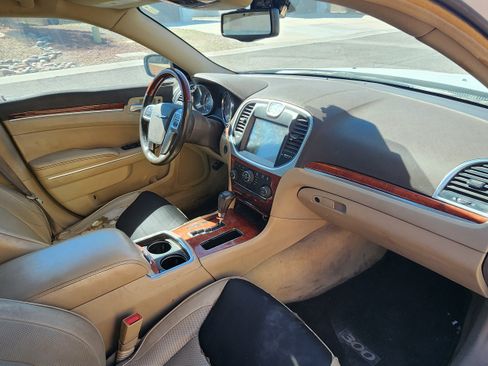 Used 2011 Chrysler 300 C image 12