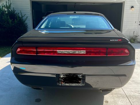 Used 2009 Dodge Challenger SRT8 w/ SRT Option Group II RWD image 8