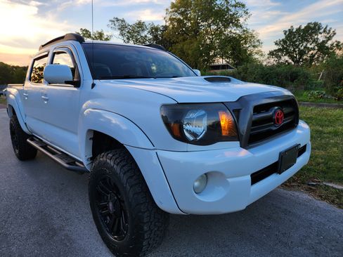 Used 2010 Toyota Tacoma 4x4 Double Cab image 4