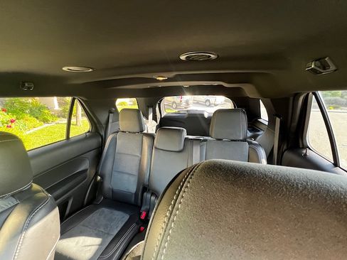 Used 2015 Ford Explorer XLT w/ Equipment Group 202A image 5