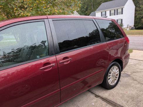 Used 2007 Toyota Sienna XLE image 10