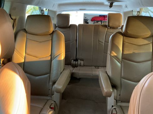 Used 2016 Cadillac Escalade ESV Platinum AWD/4WD image 13