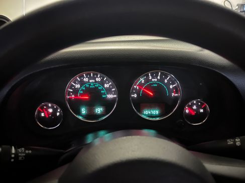 Used 2013 Jeep Wrangler Unlimited Sport image 13