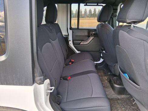 Used 2018 Jeep Wrangler Unlimited Sport S image 17